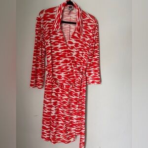 Laundry by Design Orange-Red and White Abstract Patterned Wrap Dress Size Large